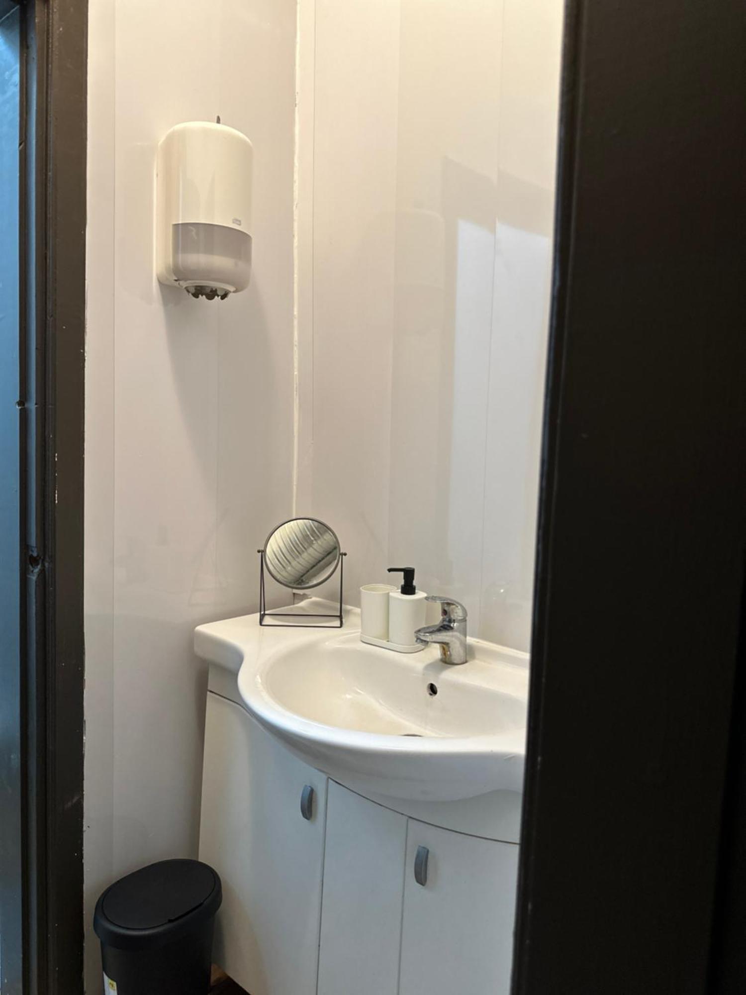 The Kliefs Vilnius - Virtual Check-In Hostel Eksteriør bilde