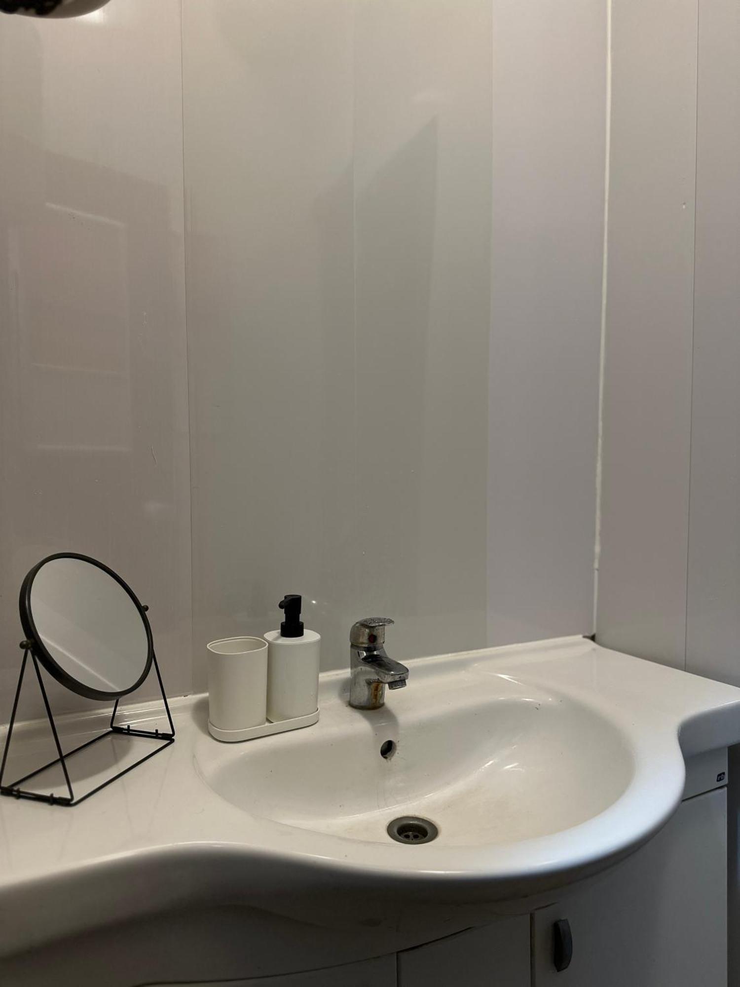 The Kliefs Vilnius - Virtual Check-In Hostel Eksteriør bilde