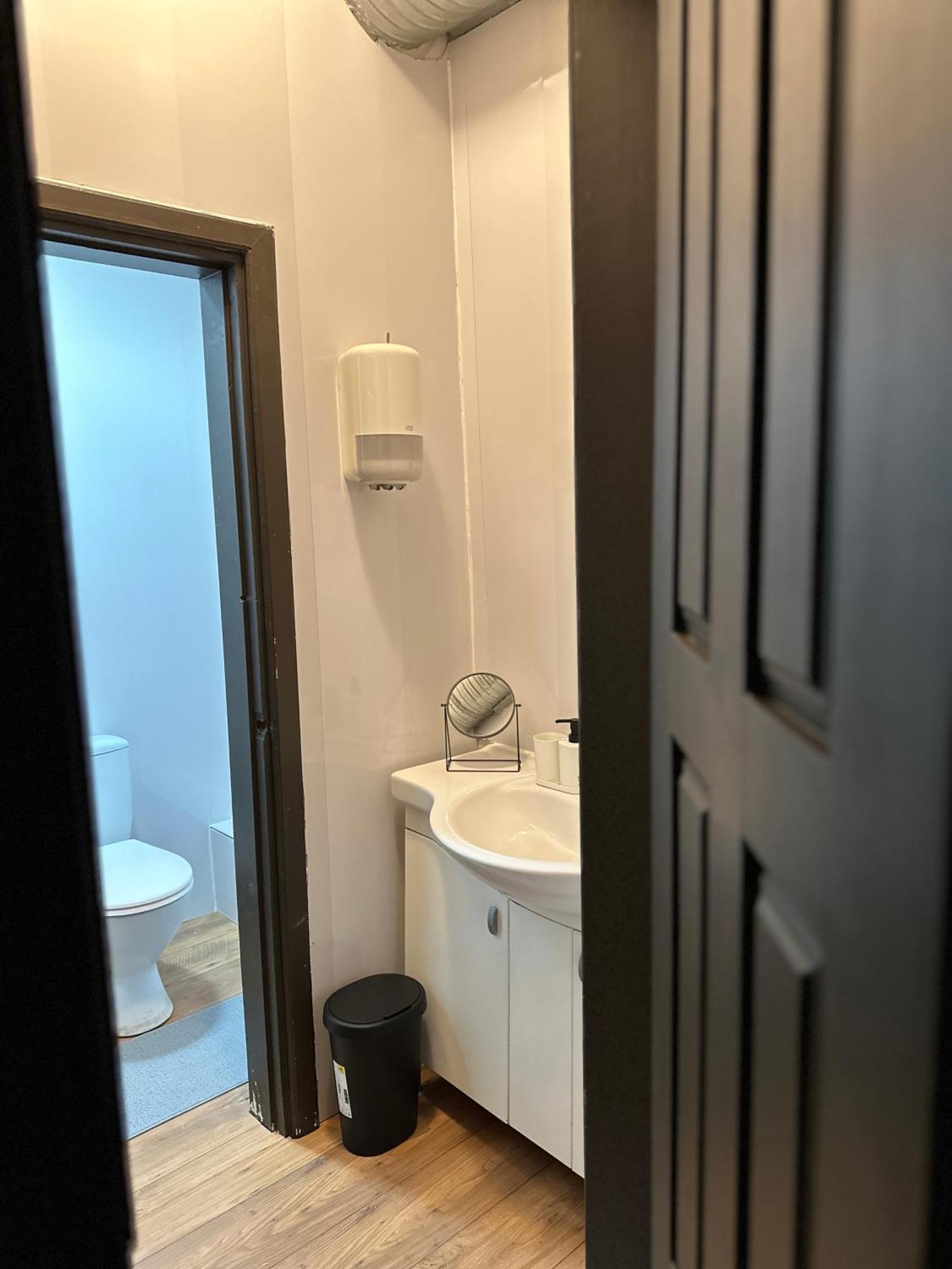 The Kliefs Vilnius - Virtual Check-In Hostel Eksteriør bilde